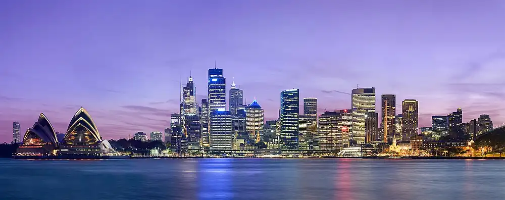 Centrální obchodní oblast v nočním Sydney ze severu