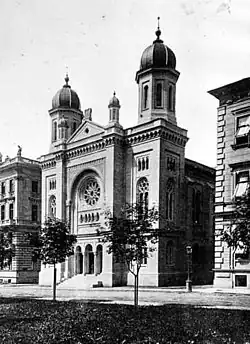 Synagoga na pohlednici z doby kolem roku 1910