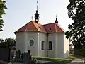 Přesbytář a boční kaple