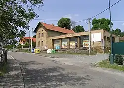 Prodejna u hlavní silnice