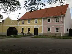 Třešňový Újezdec, venkovská usedlost čp.18 a 19.jpg