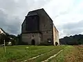 Torzo klášterního kostela Koruna na severním okraji obce
