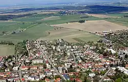 Třebechovice pod Orebem, v dáli návrší Vysoký Újezd