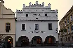 Třeboň, Hotel Bílý koníček - exteriér (08).jpg