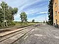 Nástupiště a koleje (2025)