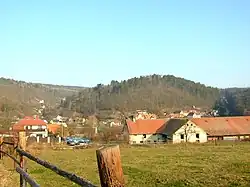Pohled na vesnici od západu