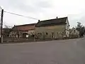 Zelený dům u silnice