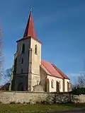 Pohled na kostel svatého Jiří v osadě Tři Bubny