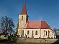 Pohled na kostel svatého Jiří v osadě Tři Bubny