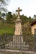kříž ve středu vsi