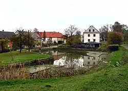 Náves s rybníkem v Tachově