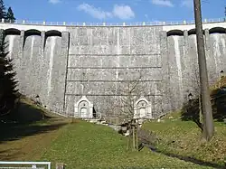 Hráz nádrže