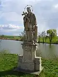 Tavíkovice - socha sv. Jana Nepomuckého přemístěna z pole.JPG
