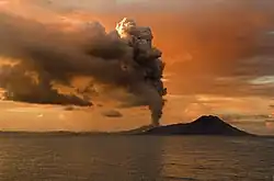 Erupce sopky Tavurvur v kaldeře Rabaul