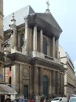 Průčelí kostela