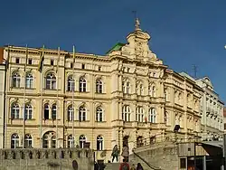 Průčelí radnice směrem na Náměstí Svobody