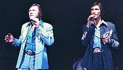 Bobby Hatfield (vlevo) a Bill Medley