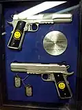 Komediantovy pistole, rekvizita z filmu Watchmen