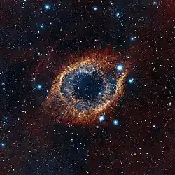 Infračervený snímek planetární mlhoviny Helix pořízený dalekohledem VISTA na observatoři Paranal v Chile