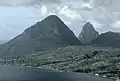 V popřadí Gros Pitons, v pozadí Petit Piton