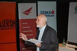 Jan Halada při vystoupení na Wikikonferenci 2011