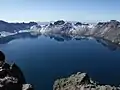 Nebeské jezero v kaldeře Pektusanu