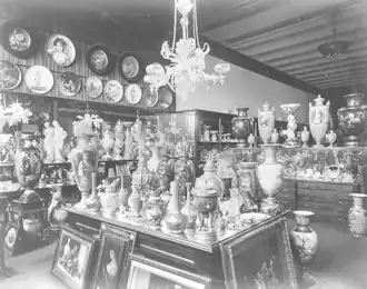 Sklo a porcelán v obchodě na Union Square roku 1887