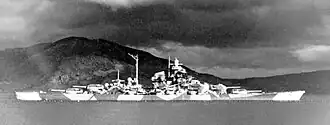 Tirpitz v Ofotfjordu nedaleko Narviku (snímek pravděpodobně z října 1942)