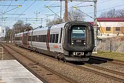 Jednotka řady X31 ve stanici Tjörnarp