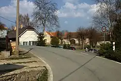 Náves v Louníně