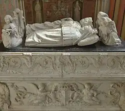 náhrobek synů Karla VIII., kteří zemřeli jako malé děti po porodu a ve 3 letech