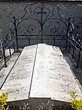 Jeho hrob na hřbitově v Égreville (Seine-et-Marne)