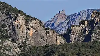pohled na hrad od jihu přes gorges de Tremoine