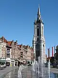 Náměstí Grand-Place s věží beffroi