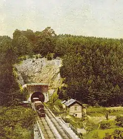 Jeden z železničních tunelů v úseku mezi Brnem a Blanskem ve 20. letech 20. století