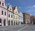 Měšťanské domy na severovýchodní straně náměstí