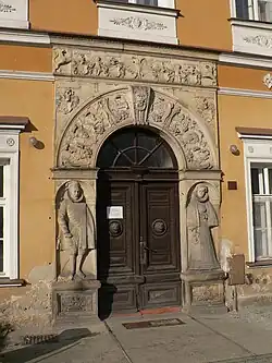 Portál zámku