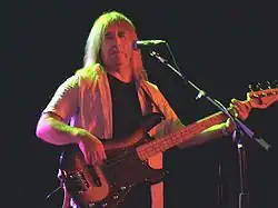 Trevor Bolder hraje na D'Alegria Defender TB signature bass