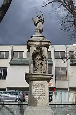 sloup se sochou svatého Jana Nepomuckého a svaté Barbory
