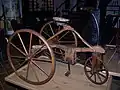Dřevěná šlapací trojkolka. (kolem 1890)