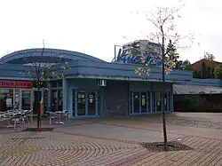 hlavní vstup do kina