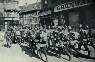 Rumunské jednotky v ulicích Budapešti, srpen 1919