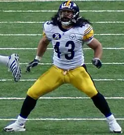 Troy Polamalu v zápase proti Los Angeles Rams
