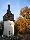 Věžovitá zvonice z roku 1690 v areálu kostela Nalezení sv. Kříže