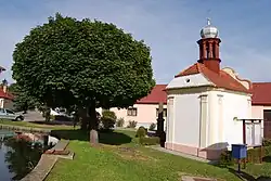 Kaplička na návsi