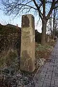 Tuřany (u Slaného) - milník (1).jpg