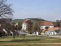 Náves od východu