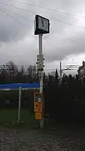 Turistický rozcestník nově vedené zelené trasy přes Michalské náměstí