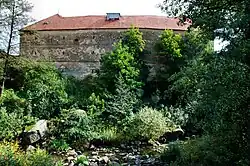 Tvrz_v_Tchořovicích_01.jpg