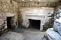 vstupy do dvou místních hrobek